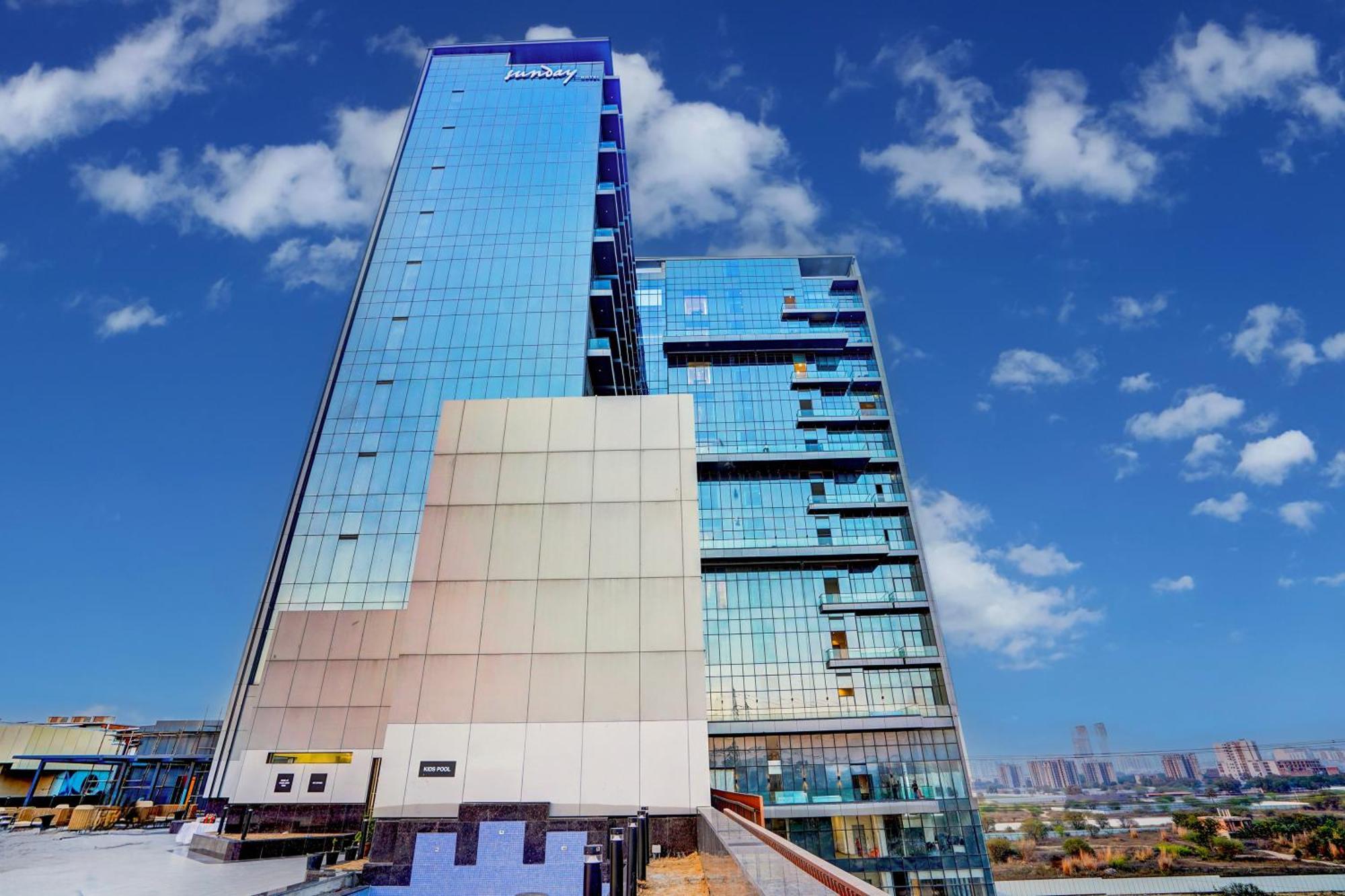 Sunday Hotels And Residences Гургаон Экстерьер фото